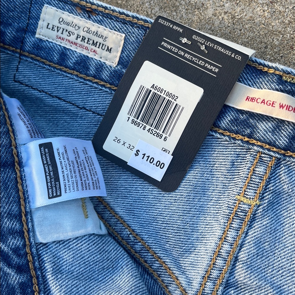 NWT Levi’s Premium Ribcage Wide Leg Jeans w/ Rare Blank Red Tab - Picture 9 of 12